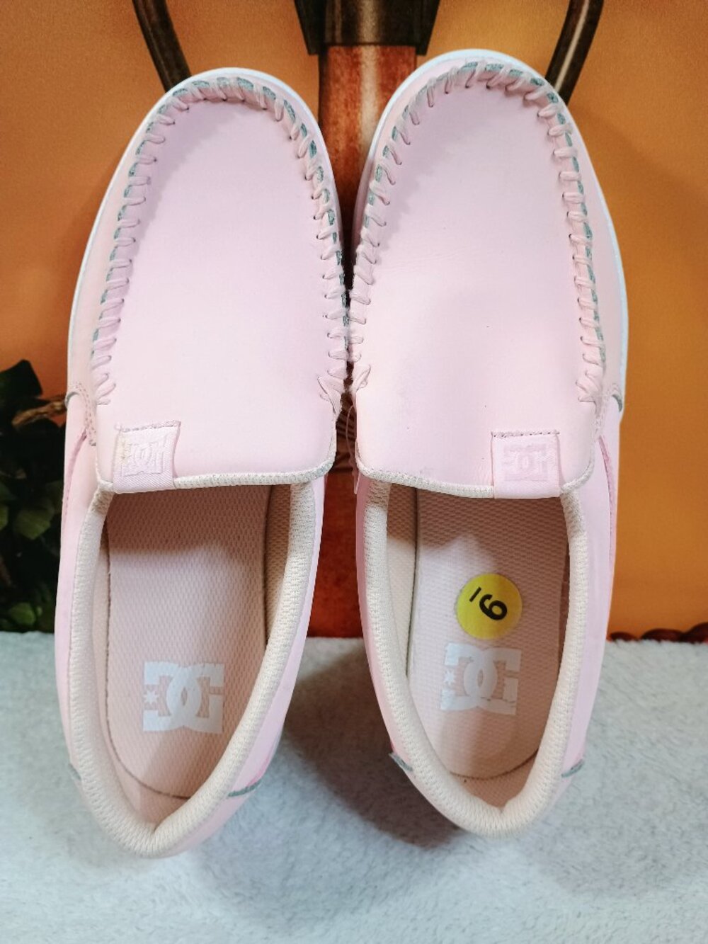EUC DC Villain 2 Sz 9 Light Pink Slip-On Moccasin Skate Loafers Shoes Flat